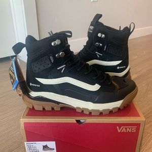 Vans Ultrarange Exo Hi GTX, NWT, women’s size 9.5/men’s size 8